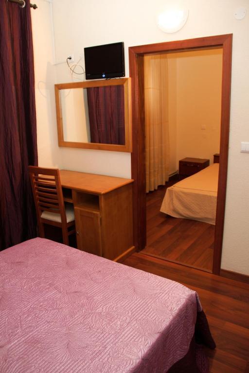 Residencial Parque Bed & Breakfast Celorico Da Beira Ruang foto