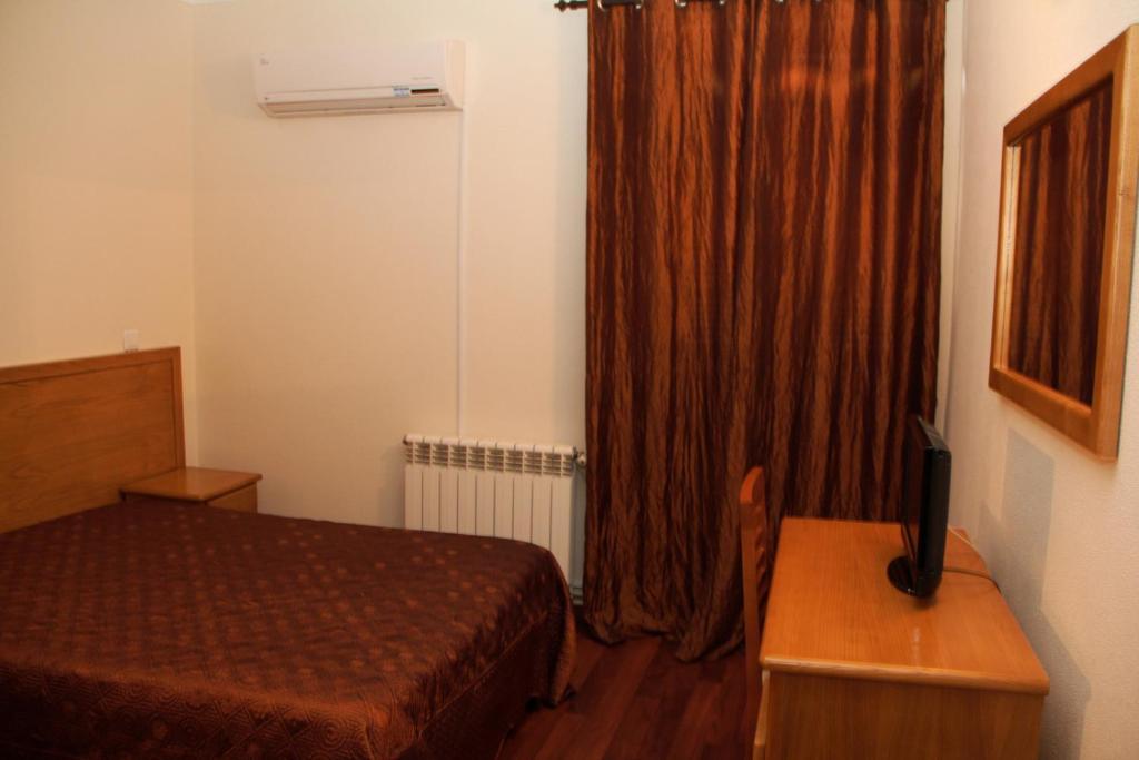 Residencial Parque Bed & Breakfast Celorico Da Beira Ruang foto